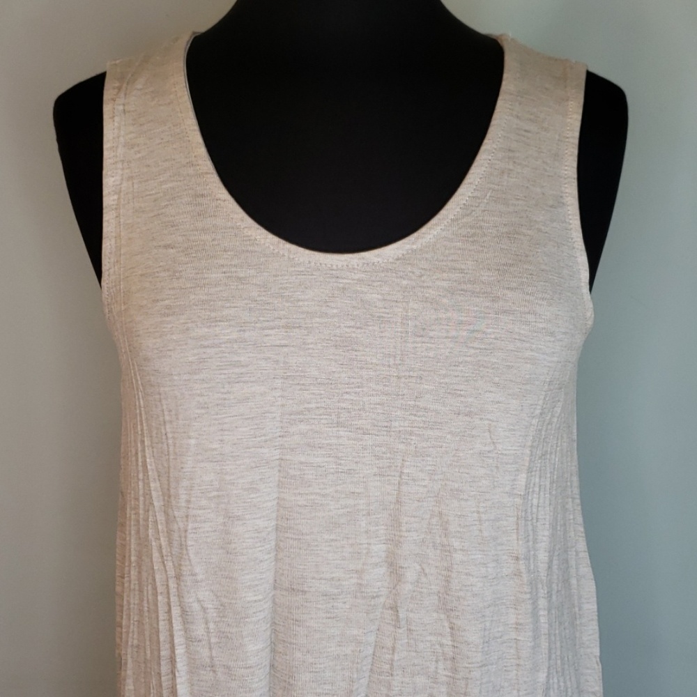 Flowy Tank - Picture 2 of 3